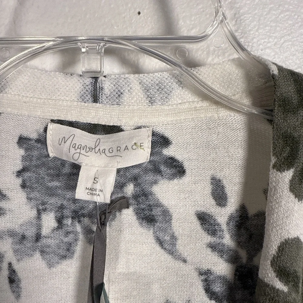 Magnolia Grace Green Floral Print Open Front Cardigan Size S Business Casual D2 - Picture 3 of 7